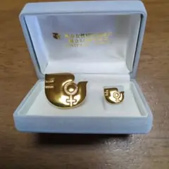 ブローチとピンバッジ