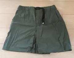 Columbia オリーブ色 ショートパンツ