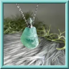 ラフロックフローライトの香水瓶ペンダント（190）S