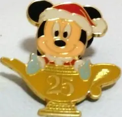 ミッキーサンタ帽ピンバッジ　ディズニーシー　未使用に近い　専用ページ無料OK◎◆
