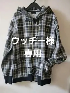 グレーと黒のチェック柄フード付きパーカー