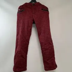 赤と黒のチェック柄カジュアルパンツ