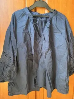 刺繍入長袖シャツ