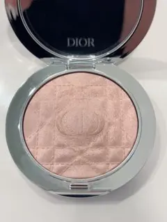 ディオールスキン フォーエヴァー グロウ ルミナイザー　03 ピンクヘイロー