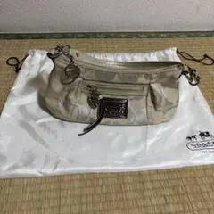 COACH ベージュ ロゴ ショルダーバッグ