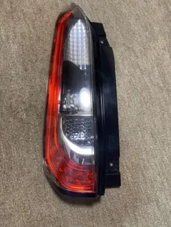 トヨタ シエンタ 左テールレンズ 81561-52E40 - メルカリ