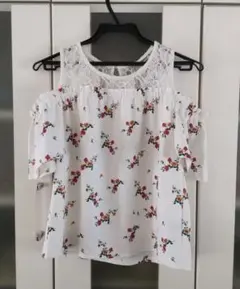 フラワープリント オフショルダー トップスのサムネイル