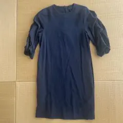 COSのワンピース、ネイビー