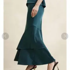 サテンティアードマキシスカート　グリーン　ターコイズブルー