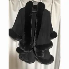 黒のファーポンチョ・ケープ