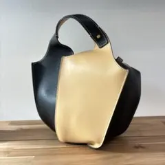 トリーバーチ　デザインハンドバッグ　レザー