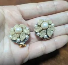 ヴィンテージ風 花デザイン イヤリング