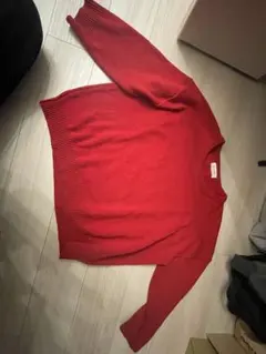 赤 クルーネックニット