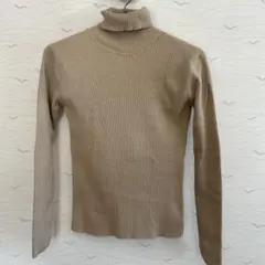 ベージュ リブ編み タートルネック 長袖Ｍサイズ
