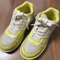 UGGイエロースニーカー