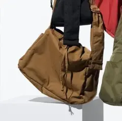 UNIQLO ソフトパフィーショルダーバッグ　ブラウン