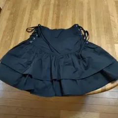 黒いフリル付きプリーツスカート S