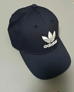 adidas トレフォイル　ネイビーキャップ