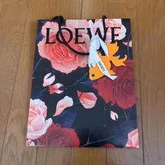 LOEWE ショップ袋 ローズ柄 金魚チャーム付き