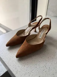 超希少品未使用マノロブラニク 定番キャロリン リネンタイプ マノロ ブラニク メイセール ポインテッドトゥ ミュール