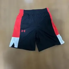 Under Armour 黒赤ショートパンツ YL/IG/G 150cm
