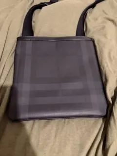 Burberry ブラック ショルダーバッグ