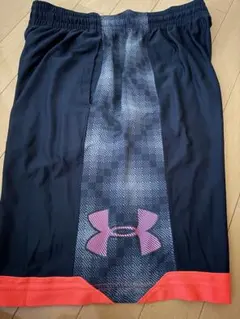 Under Armourバスパン ブラック×ピンク ロゴ入り スポーツウェアのサムネイル