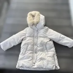 ホワイトファー付きダウンコート