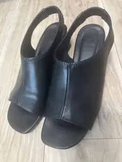 ブラックサンダル　37 ヒール6cm 合皮
