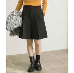 タックショートパンツ