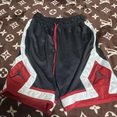 バスケットボールショートパンツ 黒/赤