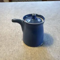青い陶器の醤油さし