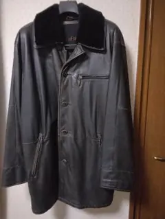 ブラックレザーコート ファー付き～着丈約81、身幅約60、肩幅約54袖丈約62