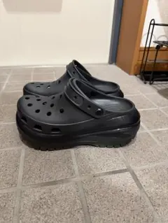 Crocs クロックス メガ　クラッシュ　クロッグ　24cm 黒　M6 W8のサムネイル
