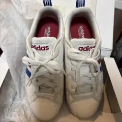 adidas ホワイト スニーカー