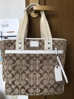 コーチ　トートバッグCoach ロゴプリント　マチあり
