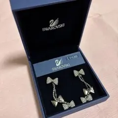 新品未使用箱入りSwarovski リボン型ピアス