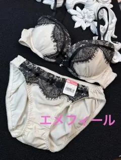 エメフィール 完売モデル 黒白 リボン付き サテン ダブルベルト - メルカリ