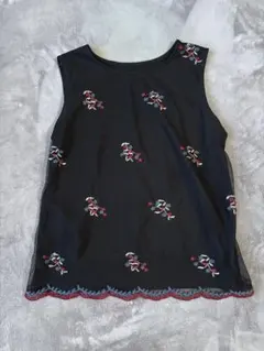 natural mist class 刺繍入り黒タンクトップ
