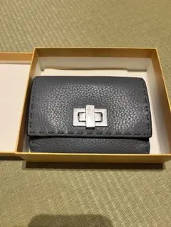 希少美品✨FENDI フェンディ 三つ折り財布 ロゴ 型押し オレンジ ミニ財布 希少✨FENDI フェンディ 三つ折り財布 ロゴ 型押し オレンジ ミニ財布