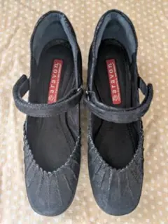 aravon by New Balance ストラップパンプス 黒　22.5cmのサムネイル