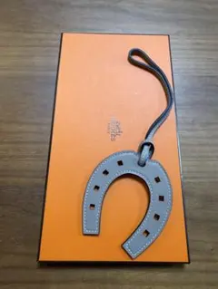 HERMES エルメス パドック ホースシュー チャームのサムネイル