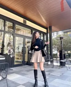 ベージュ プリーツミニスカート
