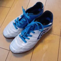 Umbro ACCERATOR フットサルシューズ ホワイト ブルー　21センチのサムネイル
