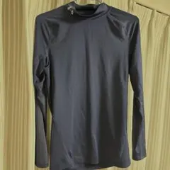 アンダーアーマー　アンダーシャツ　長袖　紺色