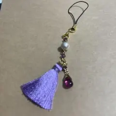 12.紫のタッセル付きストラップ