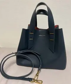 CHARLES & KEITH ホリデー限定 スパンコール バニティバッグ - メルカリ