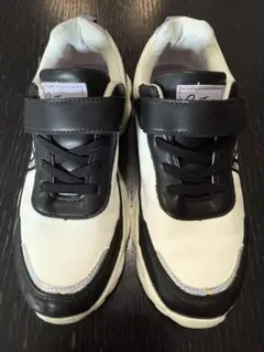 スニーカー 22cm 室内