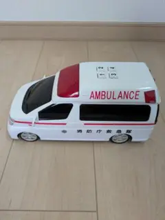 ELGRAND 救急車 ホワイト