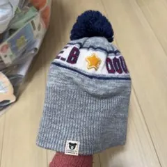 DOUBLE.B ポンポン付きニット帽 グレー